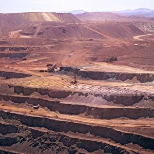 Mt Newman iron mine on Mt Whaleback World's largest open cut ore mine Opthalmia Range, Pilbara region, Western Australia JLR03080