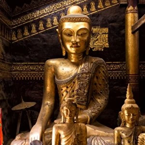 Ancient gilded wooden Buddhas inside Wat In, Kengtung (Kyaingtong), Shan State, Myanmar (Burma), Asia
