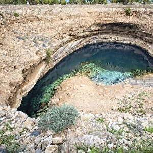 Bimmah sinkhole with turquoise water, Oman, Middle East