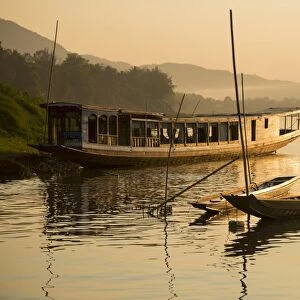 Boats on Mekong River, Luang Prabang, Laos, Indochina, Southeast Asia, Asia