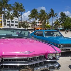 Classic cars on Ocean Drive and Art Deco architecture, Miami Beach, Miami, Florida