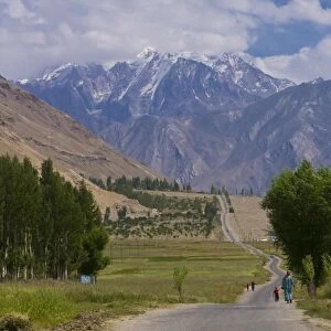 Country road, Ishkashim, Tajikistan, Central Asia, Asia