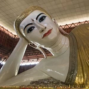 Reclining Buddha, Chauk Htat Gyi Pagoda, Yangon (Rangoon), Myanmar (Burma), Asia
