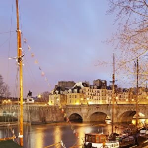 Ships on River Seine and Pont Neuf Bridge, Paris, Ile de France, France, Europe