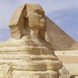 Sphinx and pyramid, UNESCO World Heritage Site, Giza, Cairo, Egypt, North Africa, Africa