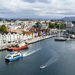 Vagen, Stavangers inner harbour, Stavanger, Norways third largest city and centre