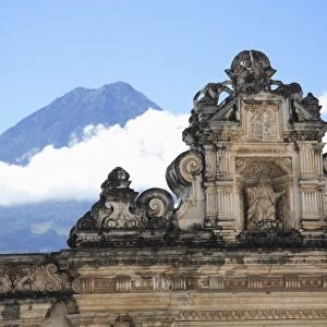 Volcano, Vulcan Agua and colonial architecture, Antigua, Guatemala, Central America
