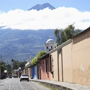 Volcano, Vulcan Agua and colonial architecture, Antigua, Guatemala, Central America