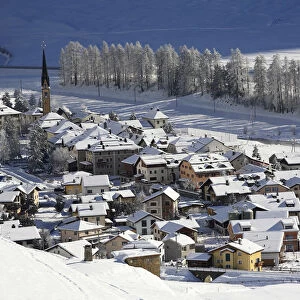 Suisse, St-Chanf village in winter, Engadine, Switzerland