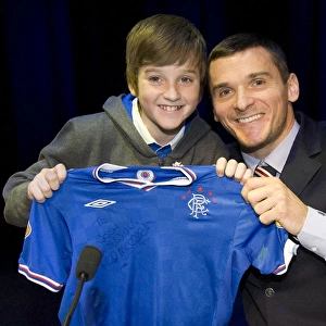 Rangers Football Club: Lee McCulloch Interacts with Fan at Junior AGM (2010) - The Armadillo