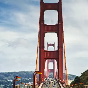 USA, California, Golden Gate Bridge traffic