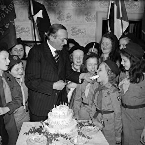 PHILIP KERR AND GIRL SCOUTS. British ambassador to the United States, Philip Henry Kerr