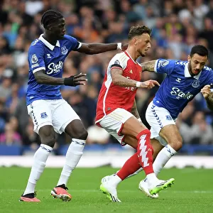 Arsenal's Ben White Fends Off Everton Pressure in Premier League Clash (2023-24)