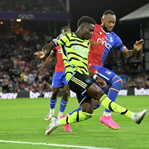 Bukayo Saka Faces Pressure from Jordan Ayew in Crystal Palace vs Arsenal Premier League Clash (2023-24)