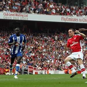Thomas Vermaelen scores his and Arsenals 2nd goal