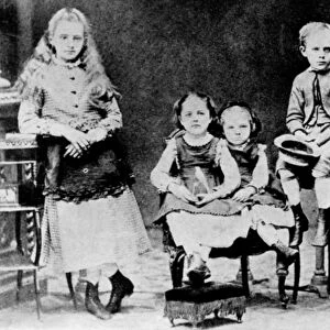 Children of the Sklodovski family. Left to right: Zosia, Hela Manya (Marie Curie 1867-1934)