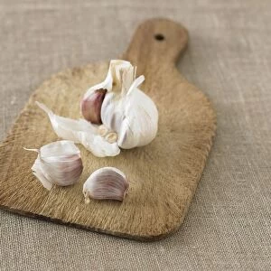 Garlic on chopping board