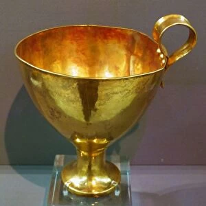 Gold kylix with one handle