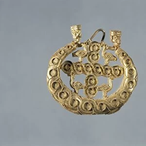 Gold pendant from Greece, Crete, Knossos, tomb 2