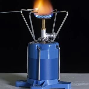 Heating sodium chloride (salt) using camping stove to produce orange flame