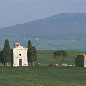 Italy, Tuscany, Orcia Valley Artistic, Nature and Cultural Park, surroundings of San Quirico d Orcia, Chapel ofs Maria di Vitaleta