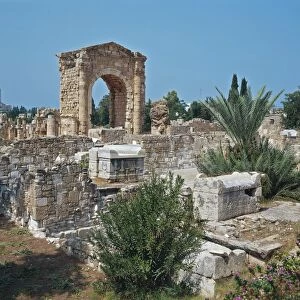 Lebano, Tyre, ruins of old City of Tyre, Roman necropolis with triumphal arch