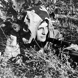 Lyudmila pavlichenko, 26 year old russian guerrilla sniper who has killed 309 germans, for which she was made a senior lieutenant and given the order of lenin, a former historian, she participated in the defense of odessa and of sevastopol where she remained until the last, she has been wounded four times
