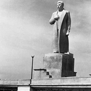 Monument to joseph stalin at the entrance to the nevinnomisk canal, 1950