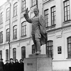 A monument to sergei mironovich kirov in kazan, tatar autonomous republic, it stands in front of the building of the chemical technological institute bearing his name, this building once housed a technical school that kirov attended, october 1949