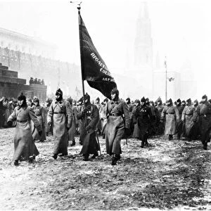 Red army march in red square past lenins tomb in moscow, 1924