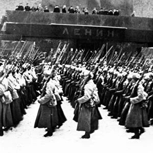 Red army marches past lenins tomb, on nov, 7, 1941 (24th anniversary of october revolution )