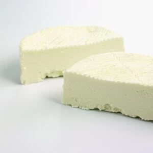 Sliced round of Scottish Cuillin Goats white cheese