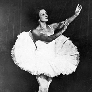 Soviet ballet dancer, natalia dudinskaya, as bayadere at the leningrad theater of opera and ballet, 1930s