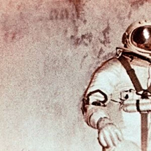 Soviet cosmonaut alexei leonov doing the worlds first space walk (e, v, a) during the voskhod 2 mission in 1965