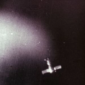 Soyuz 4 in flight seen from soyuz 5, 1969