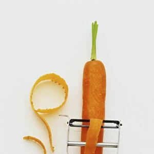 Swivel bladed peeler with carrot and shaved strips