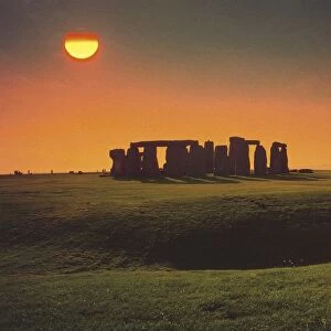 UK, England, Wiltshire County, Stonehenge, Bronze Age megalithic monument at sunset