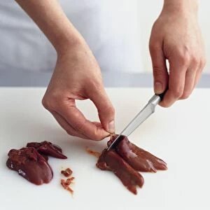 Using kichen knife to cut raw chicken livers