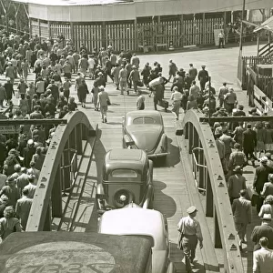 Passengers leaving ferry in Brooklyn