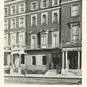 5 Hyde Park Place, last London home of the novelist Charles Dickens (b / w photo)