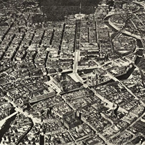 Berlin: Fliegeraufnahme des alten Kernes; The City seen from an airplane (b / w photo)