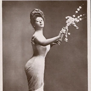Camille Clifford, the original Gibson Girl (b / w photo)
