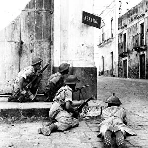 English Troops in Acireale, Sicily, August 1943 (b / w photo)