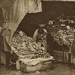 A greengrocer of the Commercial Road (b / w photo)