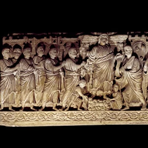 Paleochretian art: carved sarcophagus representing Christ with the apoters