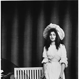 Portrait of Julie Manet aged 16 (1878-1966) 1894 (b / w photo)