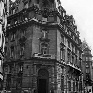 The Siege of the Dreyfys Bank, Paris, c. 1937 (b / w photo)