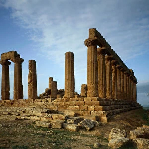 View of the temple of Hera (Juno Lacinia), 5th century BC (photography)