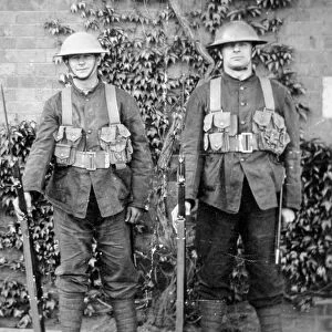 WWI British soldiers, 1914-18 (b / w photo)