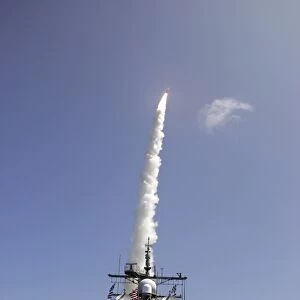A standard missile 2 is launched from the Aegis cruiser USS Lake Erie